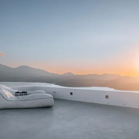 Villa Eight Infinity -- Two-level --