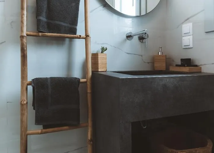 Eight Infinity -- Two-level -- Plaka (Milos)