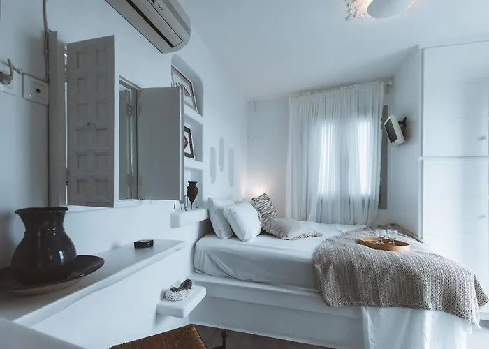 Eight Infinity -- Two-level -- Villa Plaka (Milos)